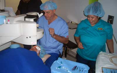 1774301278_fyeye2014-image-doczl-in-surgery fyeye2014 image doczl in surgery